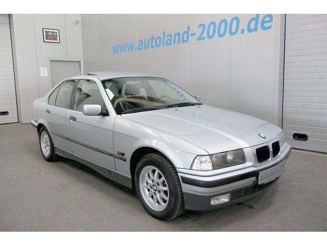 BMW 323i Exclusiv mit ESSD-Klimaautomatik-Leder Sportsitze 