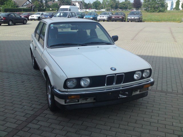 BMW 324d --LIMOUSINE--1 HAND--