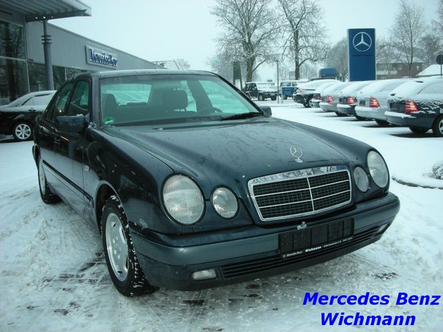 Mercedes-Benz E 240 Automatik Klima Schiebedach Top Zustand