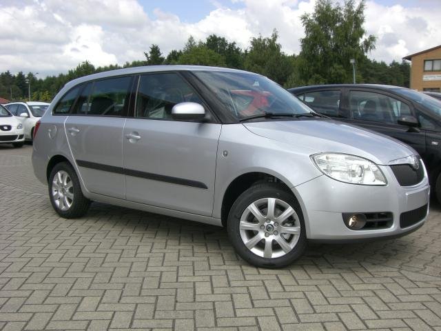 Skoda Fabia Combi II 1.4 Ambiente mit Parksensoren 15´´ LM-Felgen Nebelsch. Radi