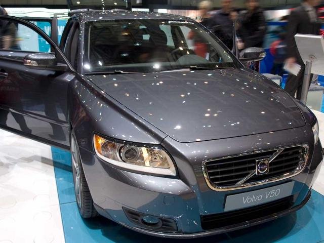 Volvo V50 Momentum 2.4 Geartronic, 103 kW (140 PS), Autom. 5-Gang, Frontantrieb