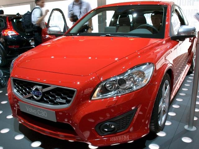 Volvo C30 Momentum 2.0, 107 kW (145 PS), Schalt. 5-Gang, Frontantrieb