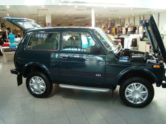 Lada Niva 1.7i - Modell Junior - 2010