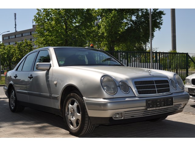 Mercedes-Benz E 230 Elegance Automatik Klima