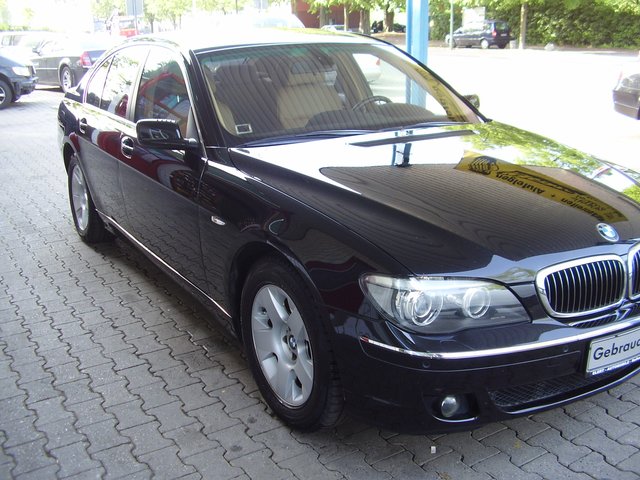 BMW 740i