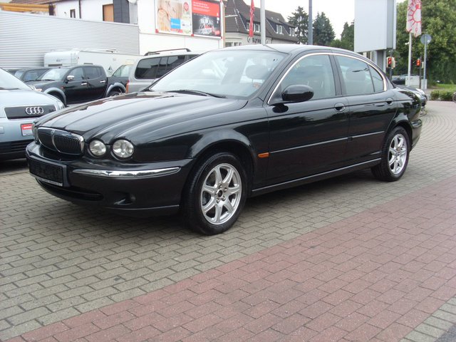 Jaguar X-Type 2,1 mit schner Ausstattung