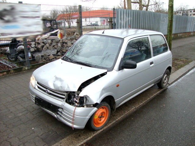 Daihatsu Cuore 1,0 Benzin Unfall 164tkm