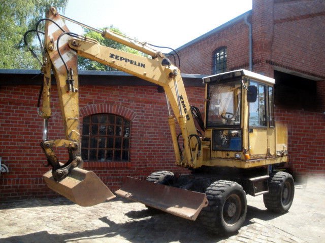 Zeppelin ZM6B Mobilbagger excavator 5,7t Hammerhyd 5336h