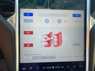 TESLA Model – Fahrzeugbild 13
