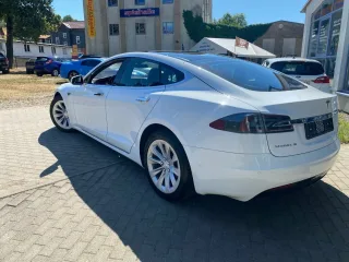 TESLA Model – Fahrzeugbild 5