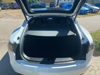 TESLA Model – Fahrzeugbild 6