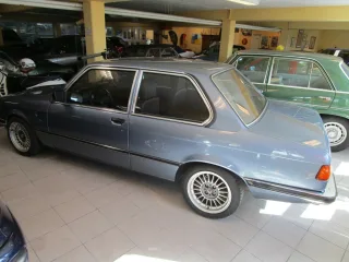 BMW 323 – Fahrzeugbild 5