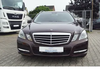 MERCEDES-BENZ E 300 – Fahrzeugbild 2