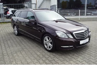 MERCEDES-BENZ E 300 – Fahrzeugbild 3