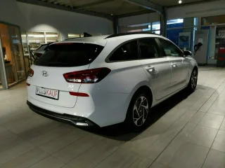 HYUNDAI i30 – Fahrzeugbild 4