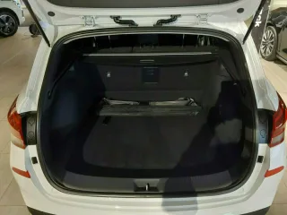 HYUNDAI i30 – Fahrzeugbild 8