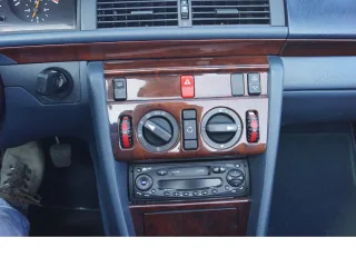 MERCEDES-BENZ E 220 – Fahrzeugbild 10