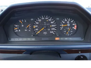 MERCEDES-BENZ E 220 – Fahrzeugbild 12