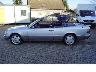 MERCEDES-BENZ E 220 – Fahrzeugbild 13