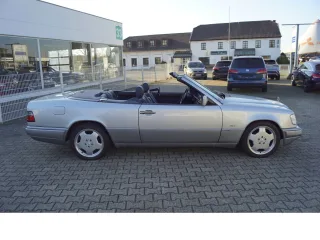 MERCEDES-BENZ E 220 – Fahrzeugbild 14
