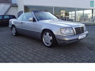 MERCEDES-BENZ E 220 – Fahrzeugbild 3