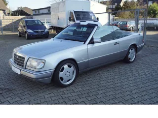 MERCEDES-BENZ E 220 – Fahrzeugbild 4