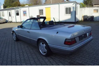 MERCEDES-BENZ E 220 – Fahrzeugbild 5
