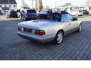 MERCEDES-BENZ E 220 – Fahrzeugbild 6