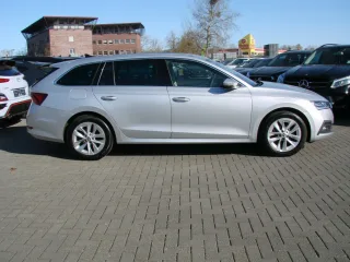 SKODA Octavia – Fahrzeugbild 5
