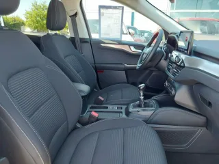 FORD KUGA – Fahrzeugbild 9