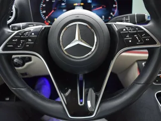 MERCEDES-BENZ E 400 – Fahrzeugbild 8