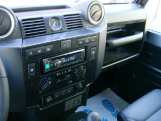 LAND ROVER Defender – Fahrzeugbild 9
