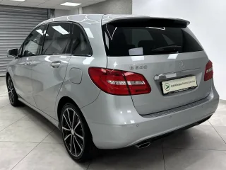MERCEDES-BENZ B 200 – Fahrzeugbild 4