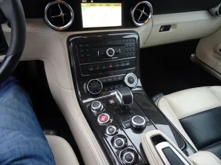MERCEDES-BENZ SLS – Fahrzeugbild 7