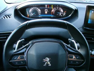 PEUGEOT 5008 – Fahrzeugbild 10
