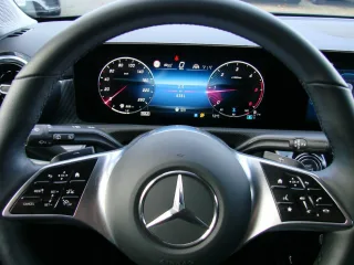 MERCEDES-BENZ A 200 – Fahrzeugbild 10