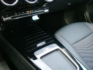 MERCEDES-BENZ A 200 – Fahrzeugbild 11
