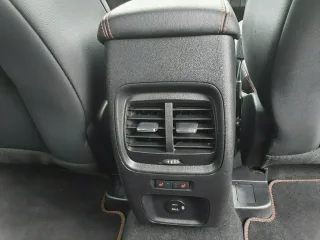 FORD Kuga – Fahrzeugbild 12
