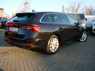 SKODA Octavia – Fahrzeugbild 3