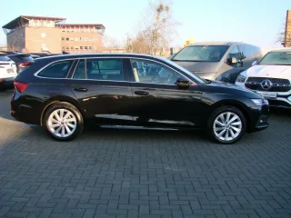 SKODA Octavia – Fahrzeugbild 4
