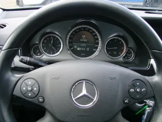 MERCEDES-BENZ E 220 – Fahrzeugbild 10