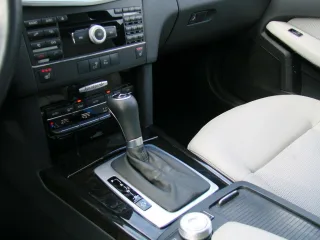 MERCEDES-BENZ E 220 – Fahrzeugbild 12