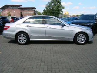 MERCEDES-BENZ E 220 – Fahrzeugbild 4