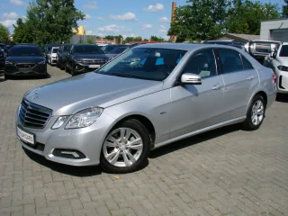 MERCEDES-BENZ E 220 – Fahrzeugbild 8