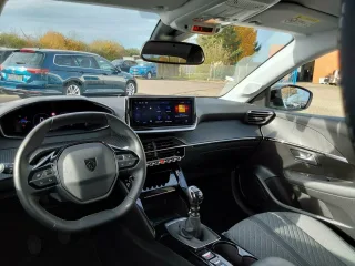 PEUGEOT 208 – Fahrzeugbild 10