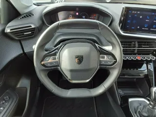 PEUGEOT 208 – Fahrzeugbild 11