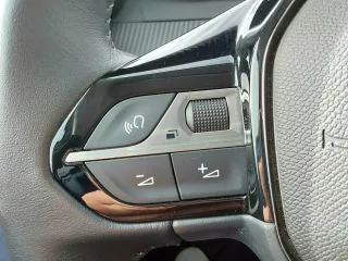 PEUGEOT 208 – Fahrzeugbild 12