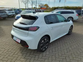 PEUGEOT 208 – Fahrzeugbild 4
