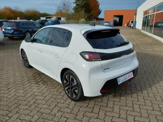 PEUGEOT 208 – Fahrzeugbild 5