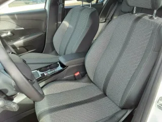 PEUGEOT 208 – Fahrzeugbild 6